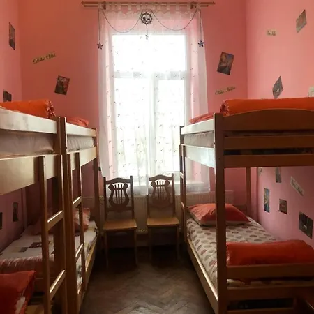 Play Hostel